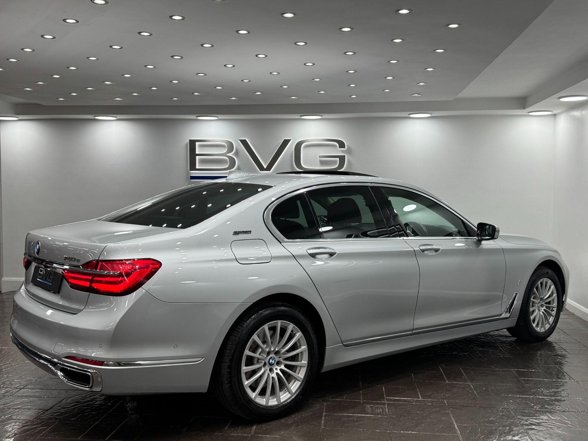 BMW 7 Series view 18