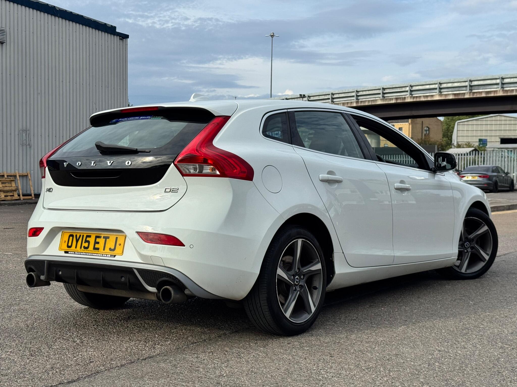 Volvo V40 view 18