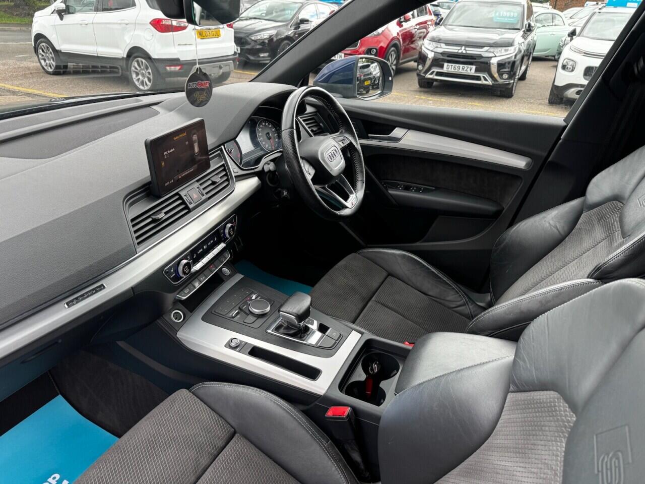 Audi Q5 view 3