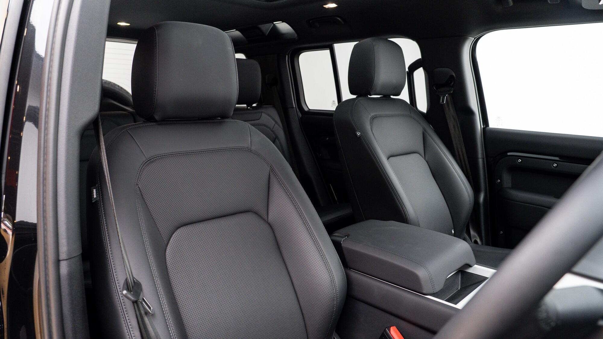 Land Rover Defender 110 view 6