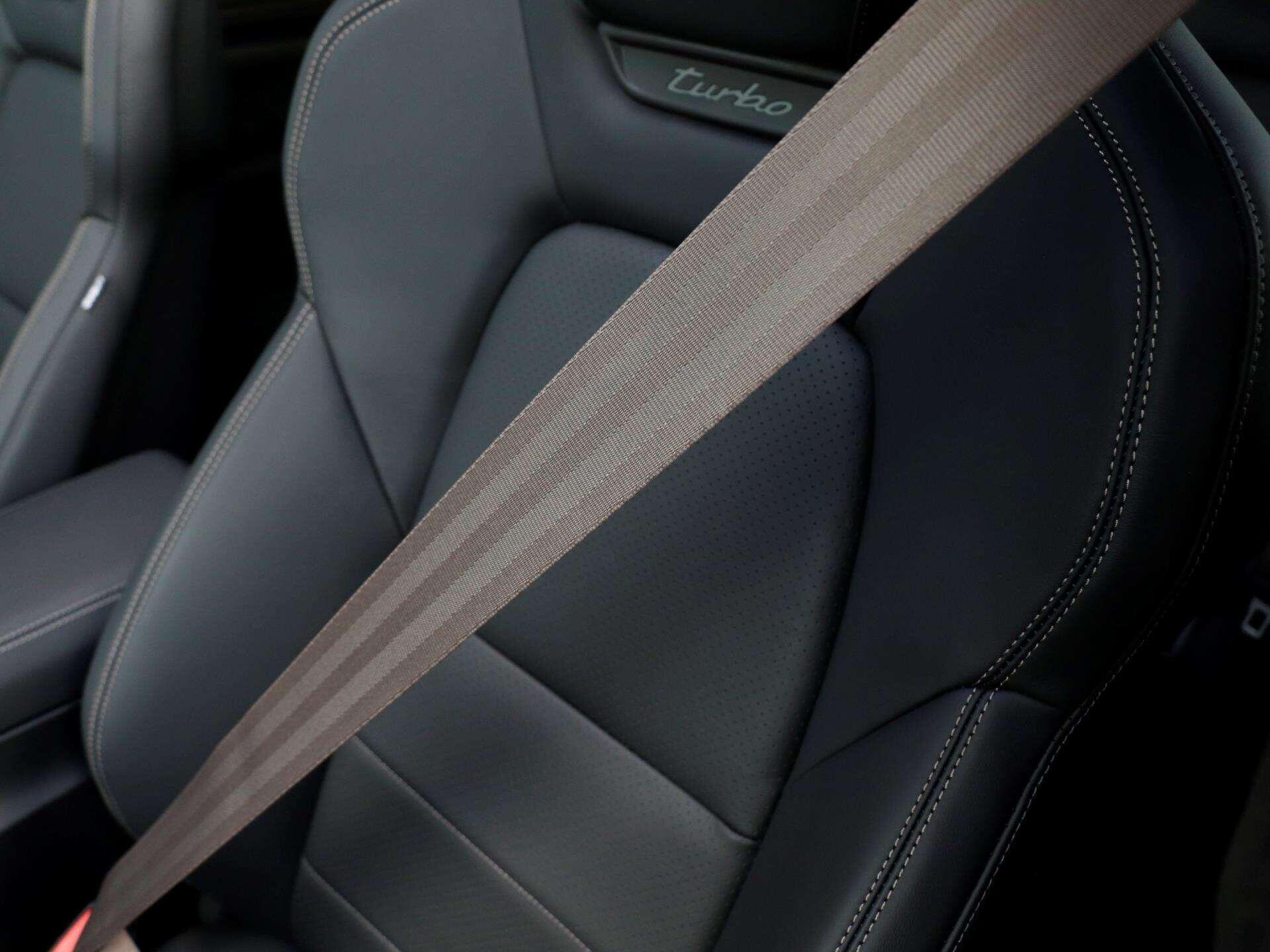 Porsche Macan view 27
