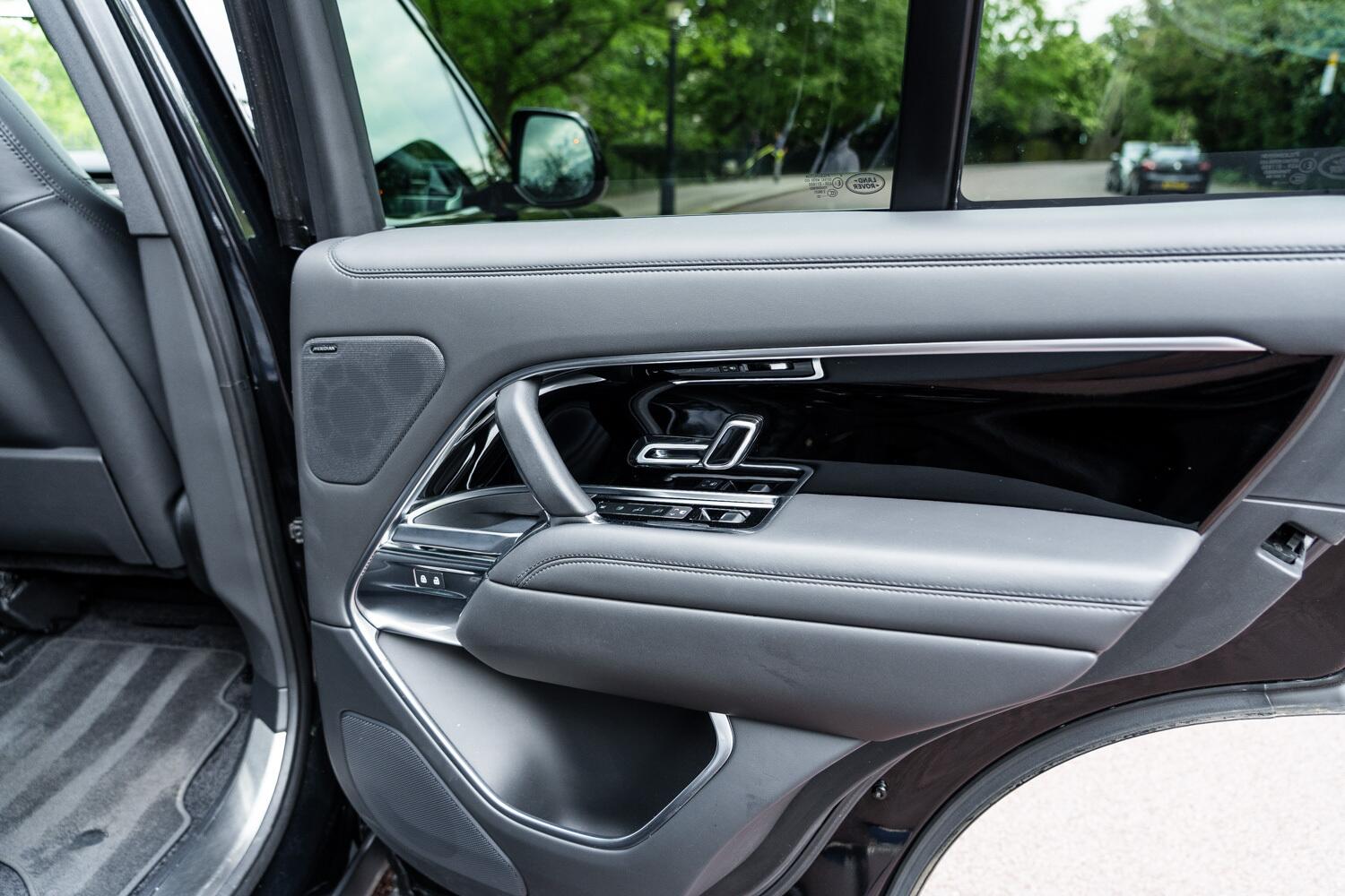 Land Rover Range Rover view 37