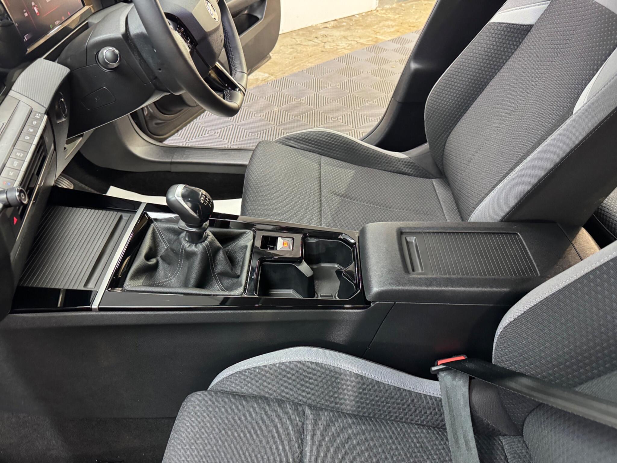Vauxhall Astra view 44
