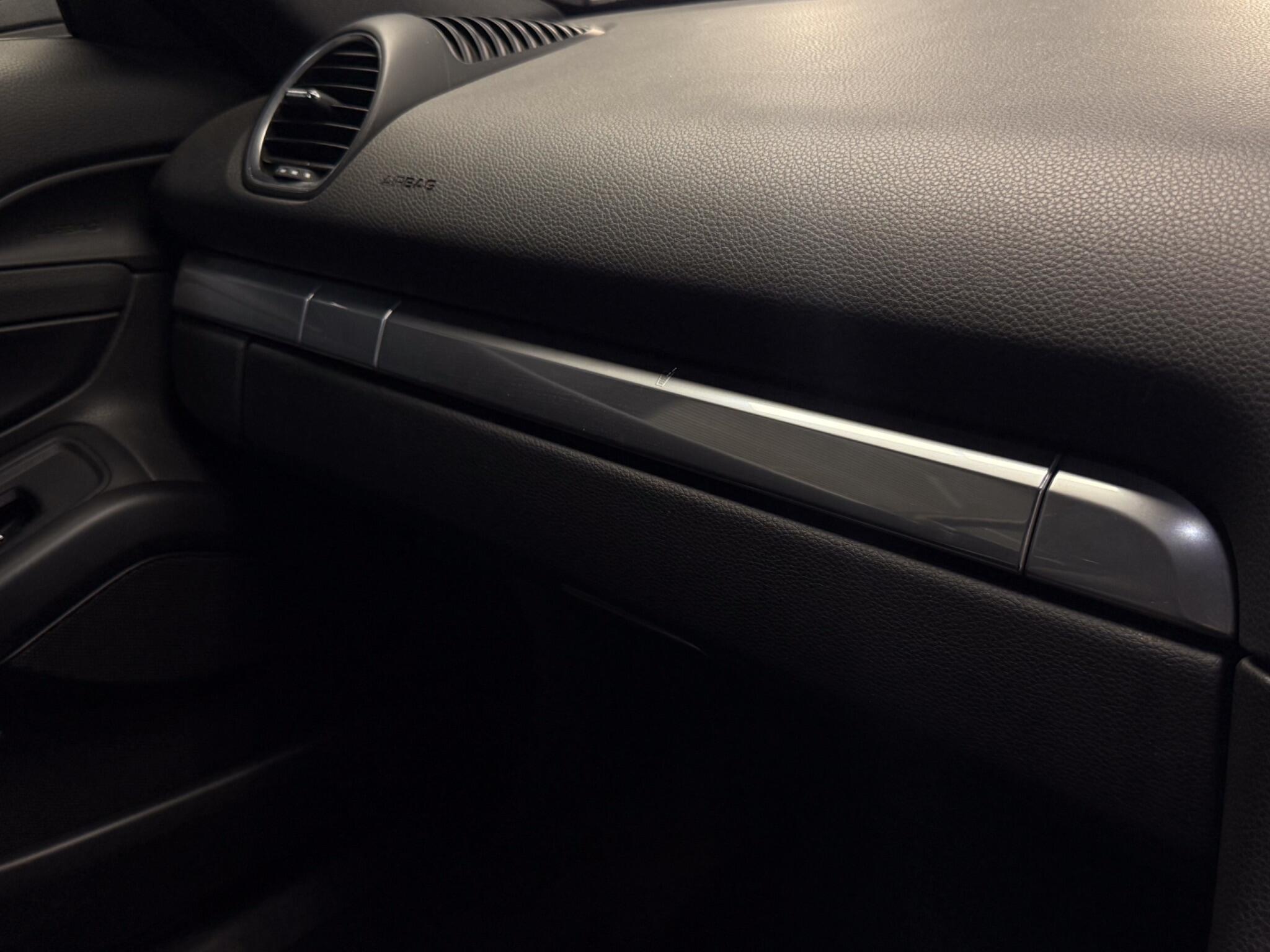 Porsche Cayman view 36