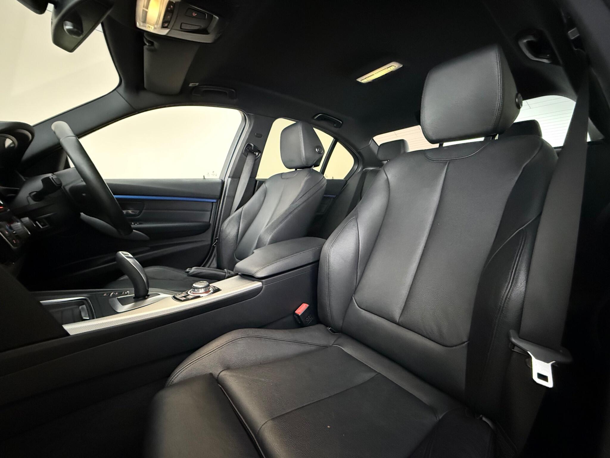 BMW 3 Series view 30