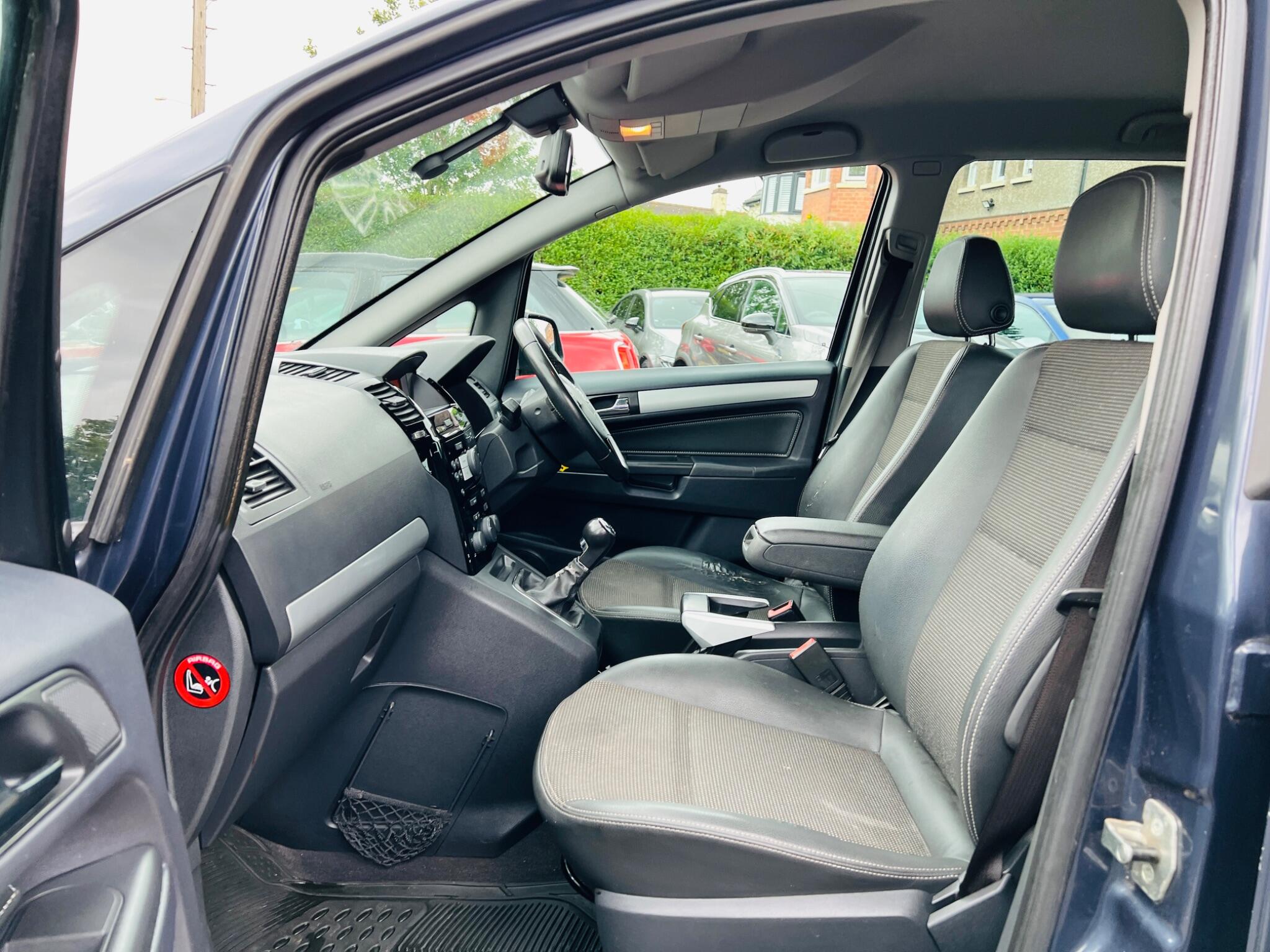 2010 Vauxhall Zafira image 45