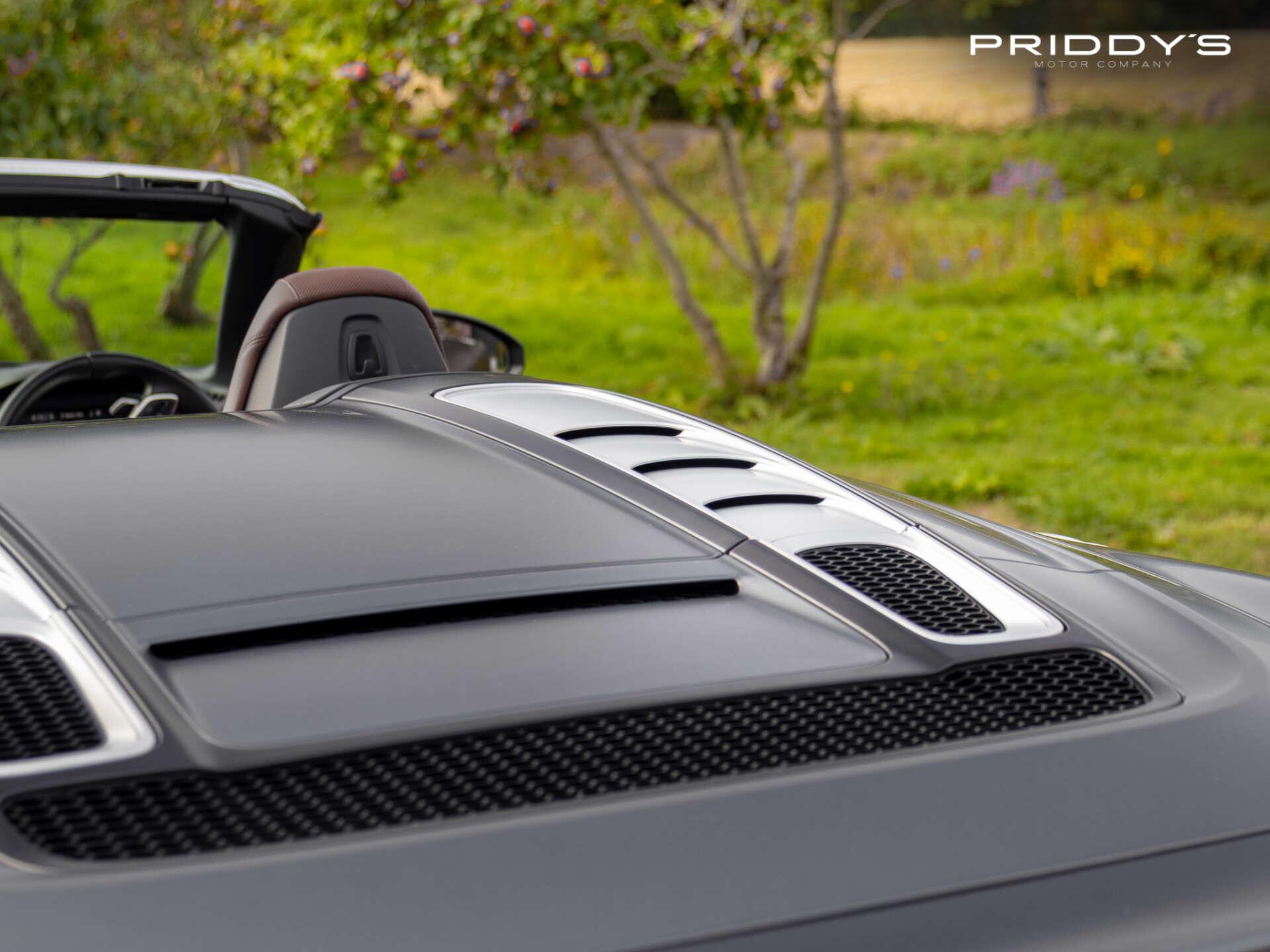 Audi R8 view 30