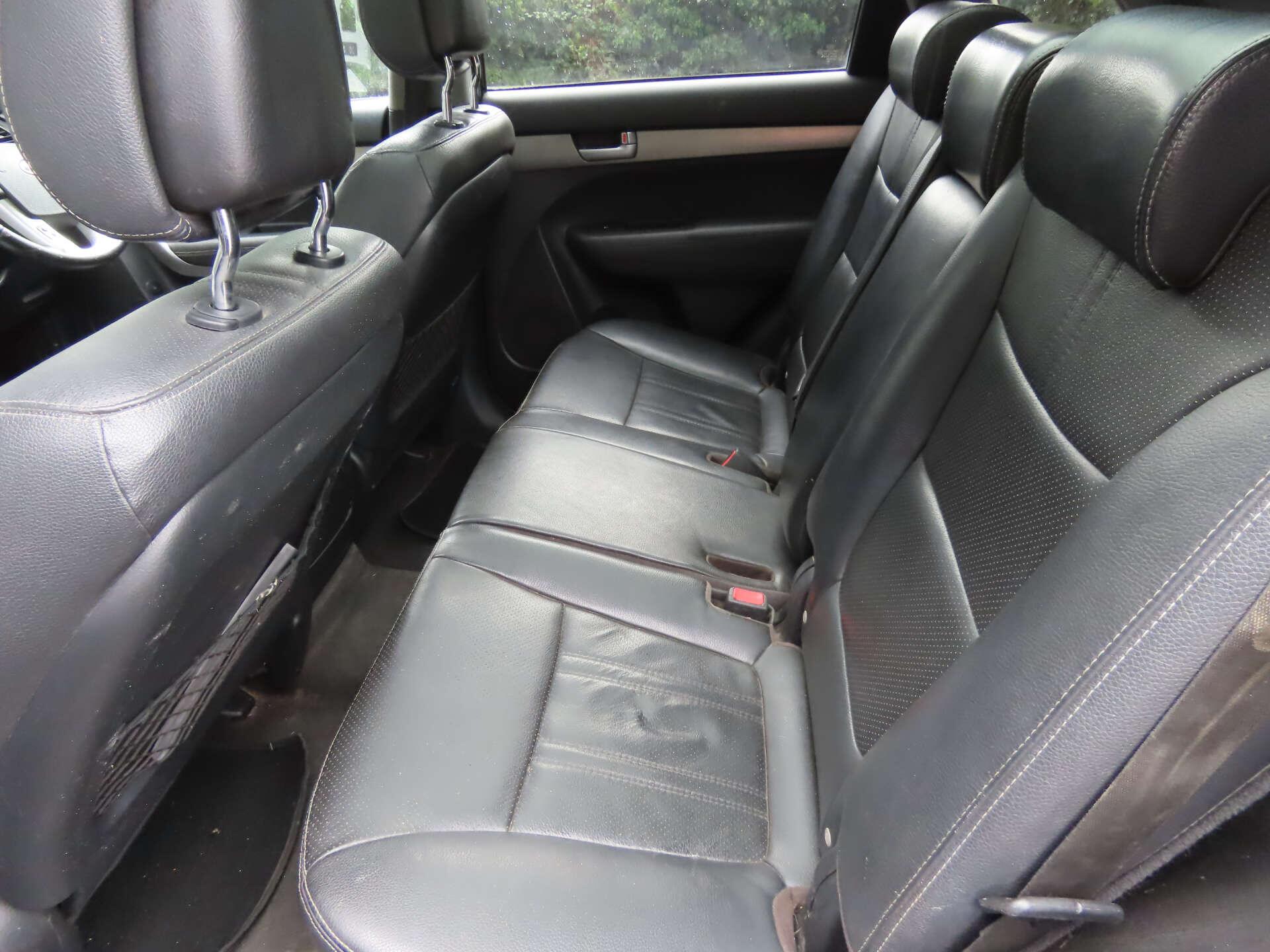 Kia Sorento view 11