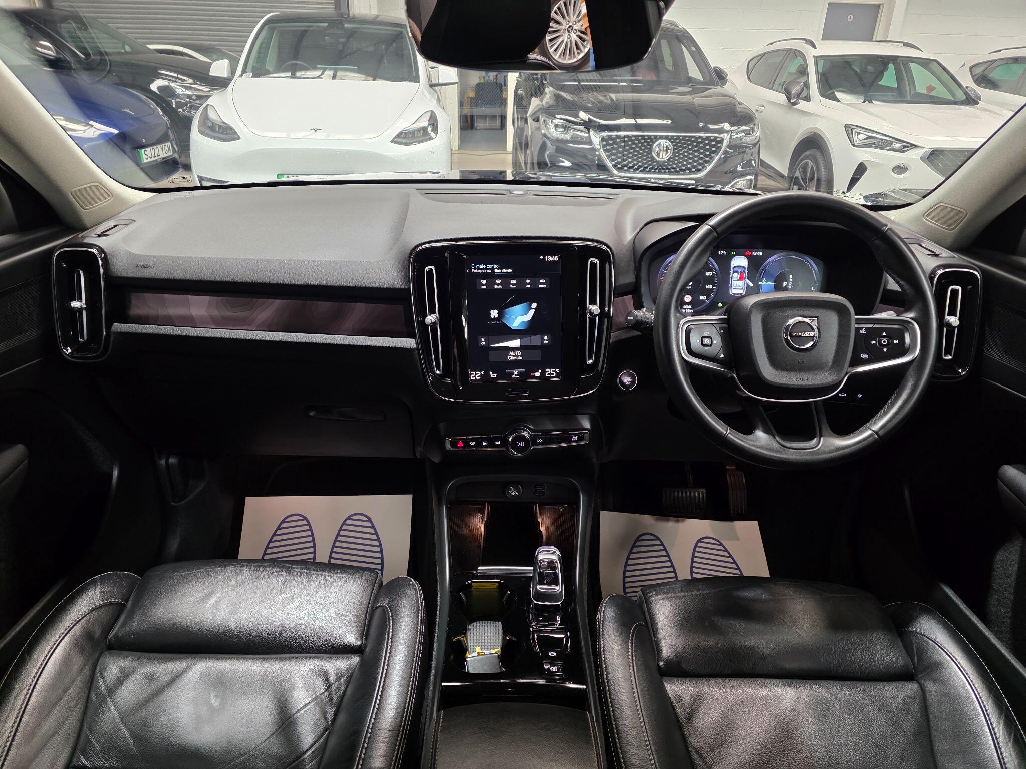 Volvo XC40 view 5