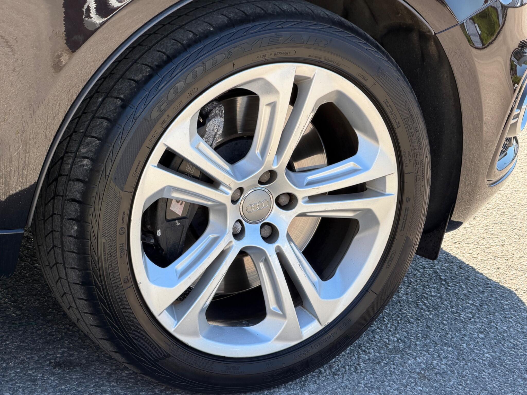 Audi SQ5 view 61