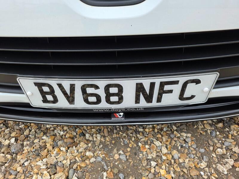 2018 Renault Clio 1.5 dCi Iconic Euro 6 (s/s) 5dr • 96,400 miles image 16