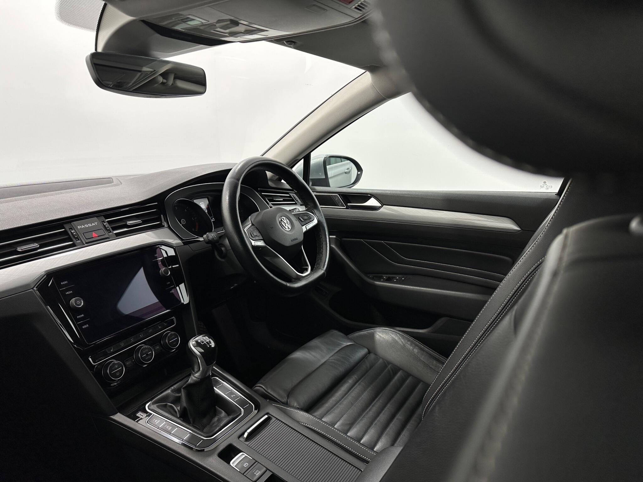 Volkswagen Passat view 30