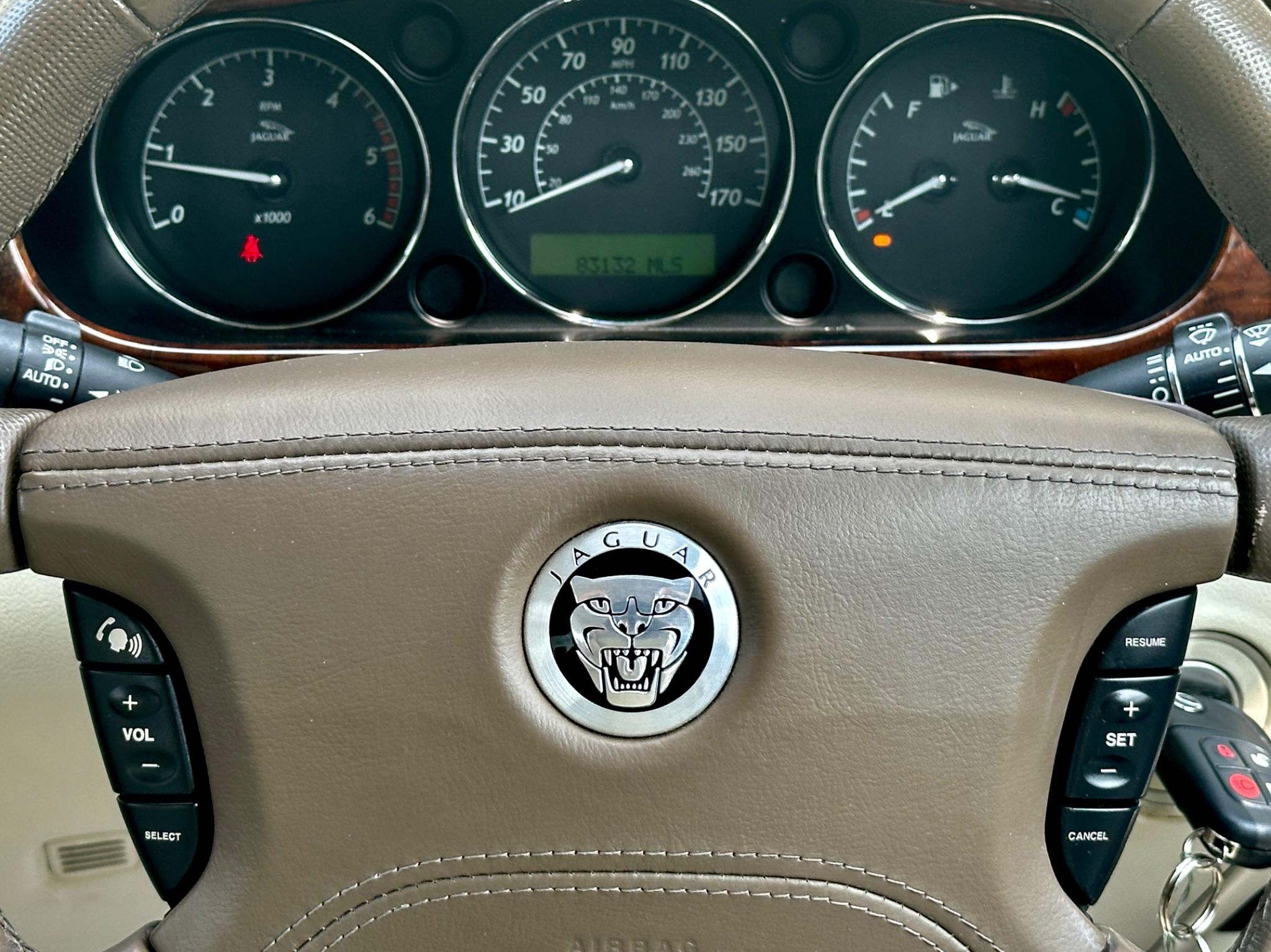 Jaguar XJ view 19