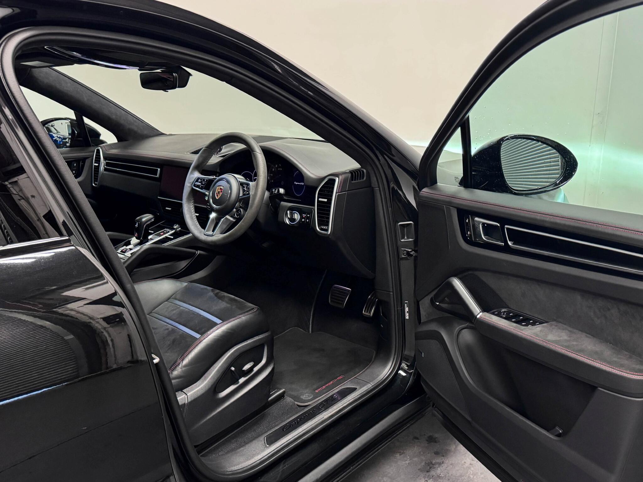 Porsche Cayenne view 30