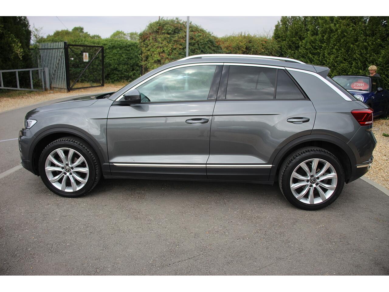 Volkswagen T-Roc view 8
