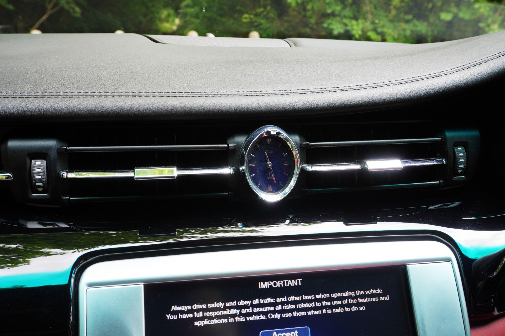 Maserati Quattroporte view 29