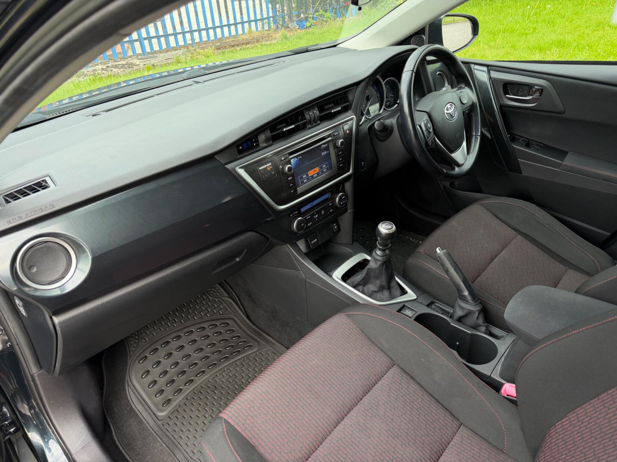 Toyota Auris view 13