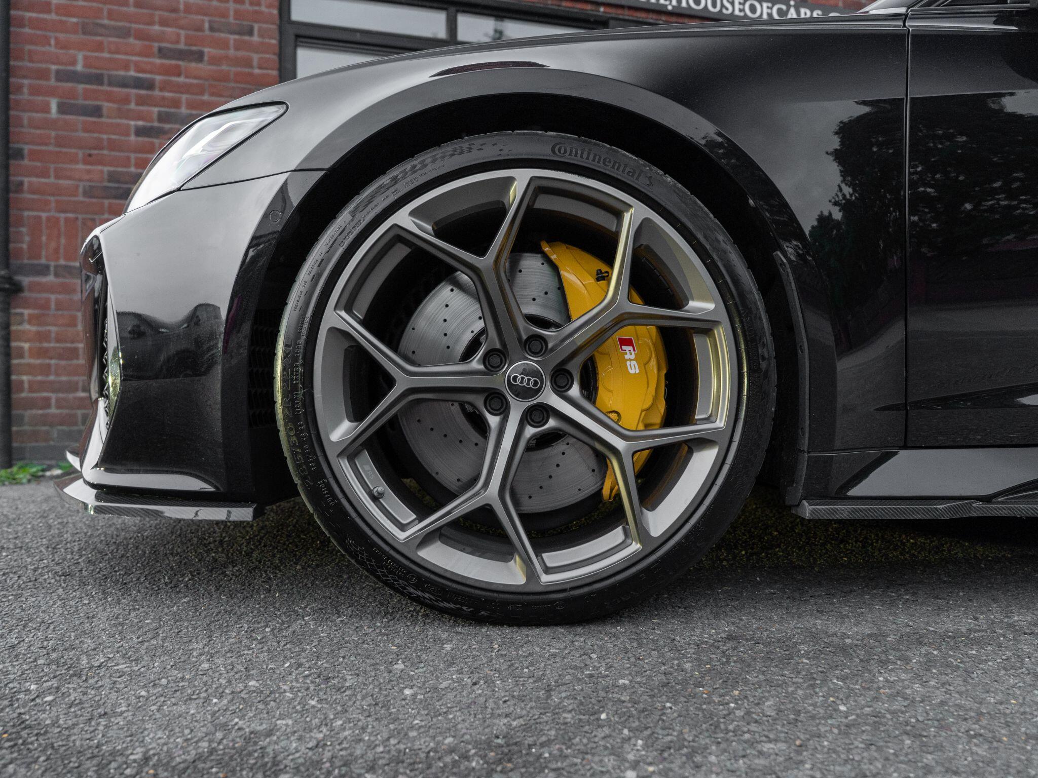 Audi RS6 Avant view 31