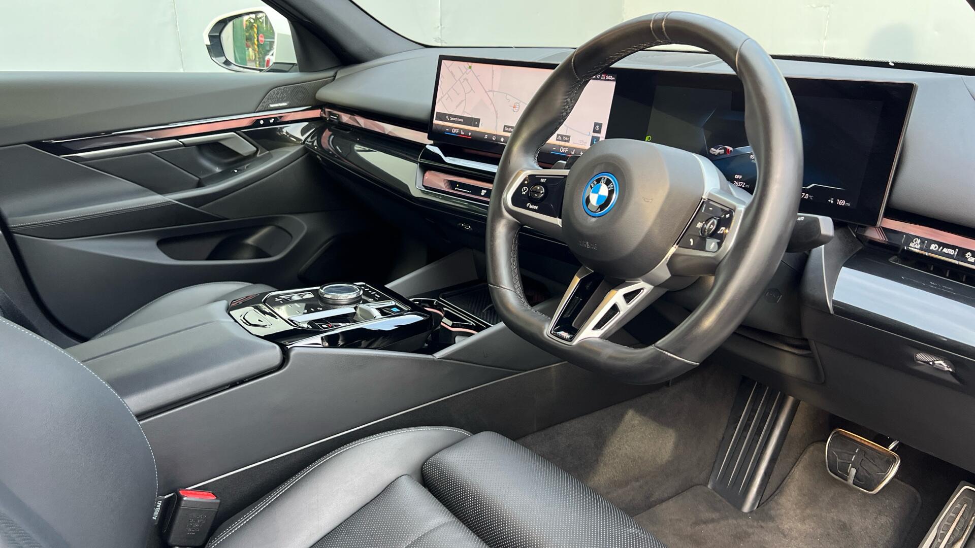 BMW i5 view 7