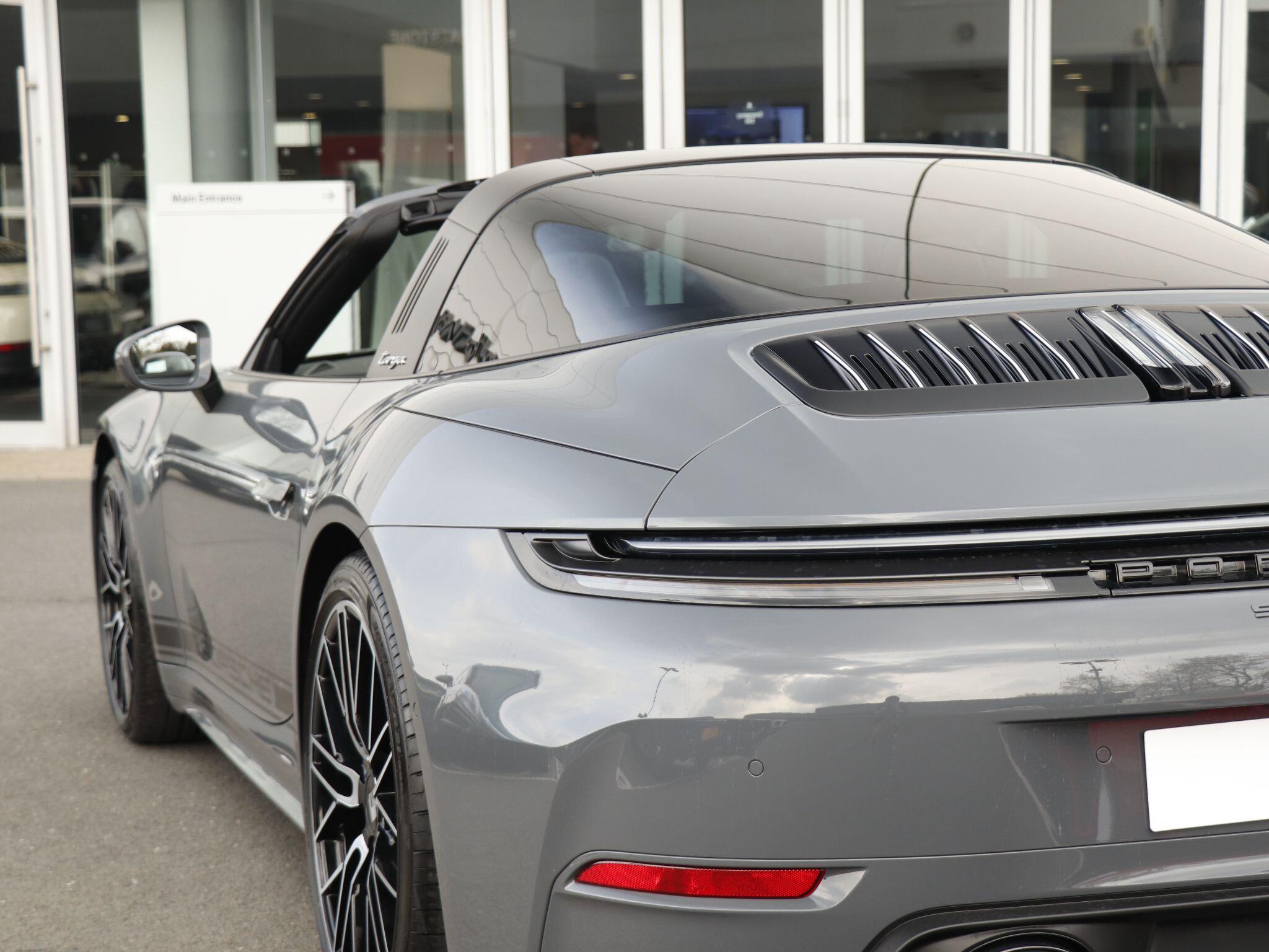 Porsche 911 view 38