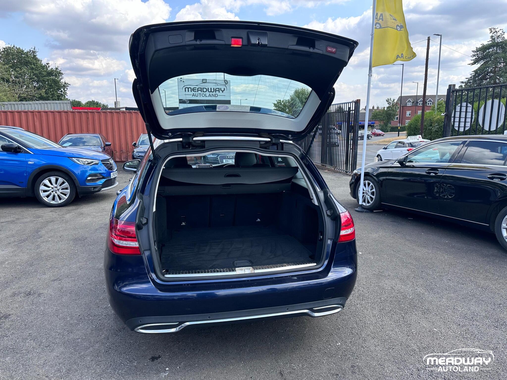 Mercedes-Benz C Class view 31