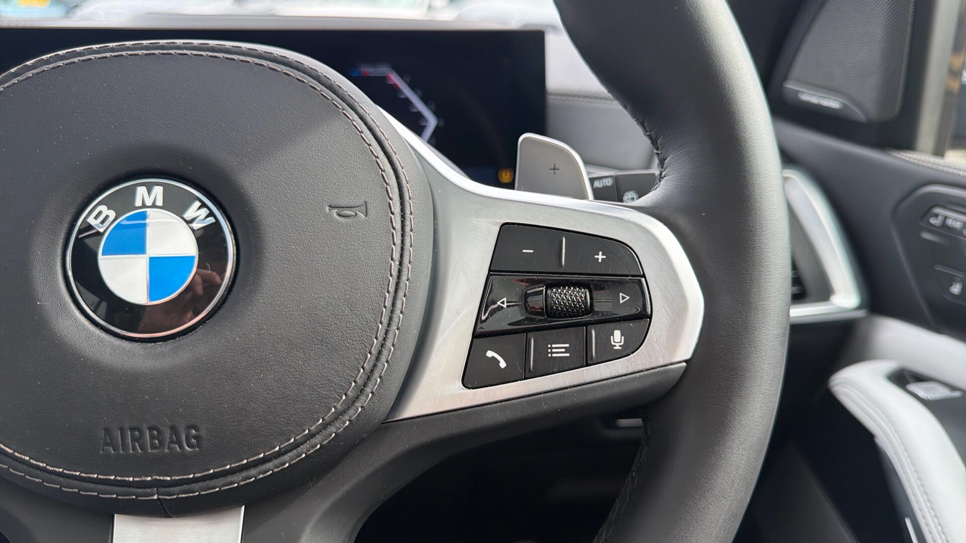 BMW X7 view 18