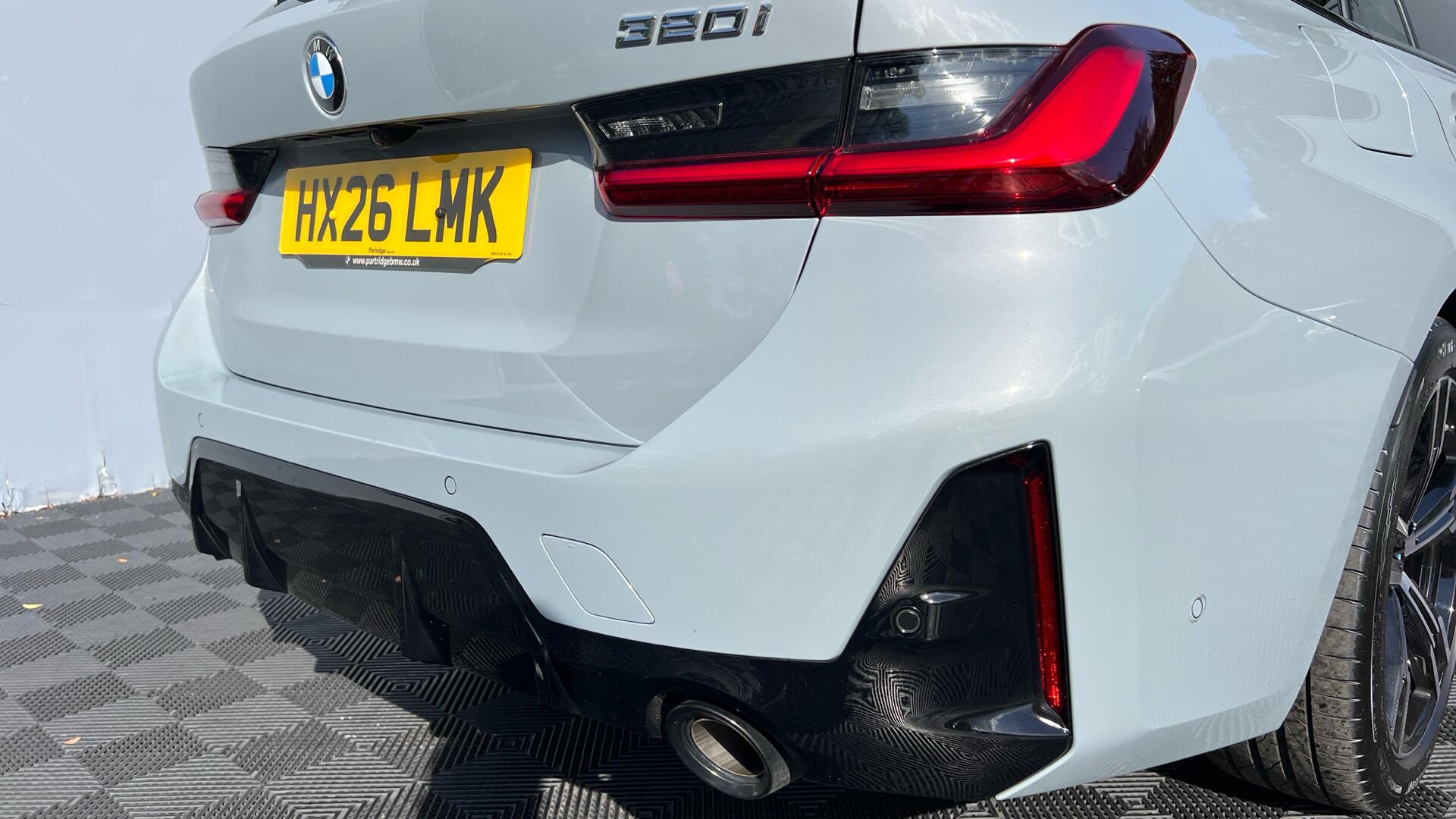 BMW 3 Series view 28