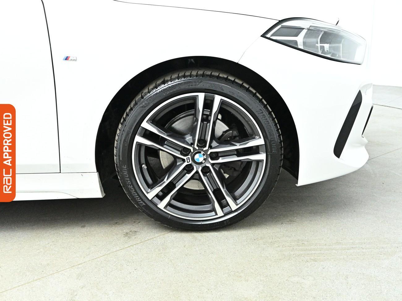 BMW 1 Series view 26