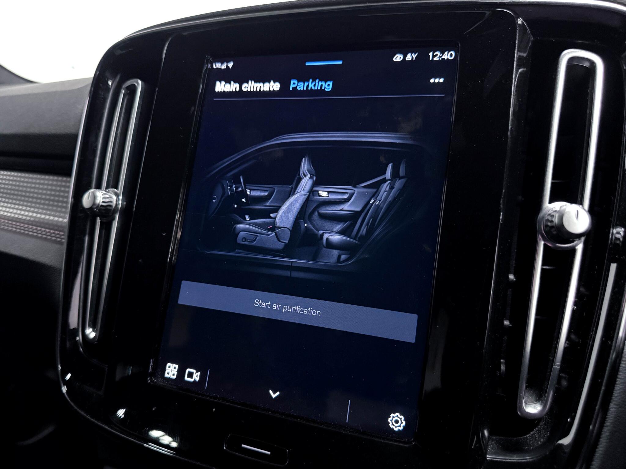Volvo XC40 view 40