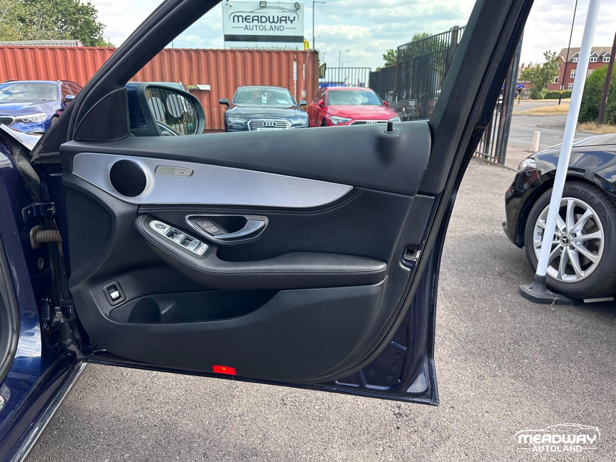 Mercedes-Benz C Class view 32