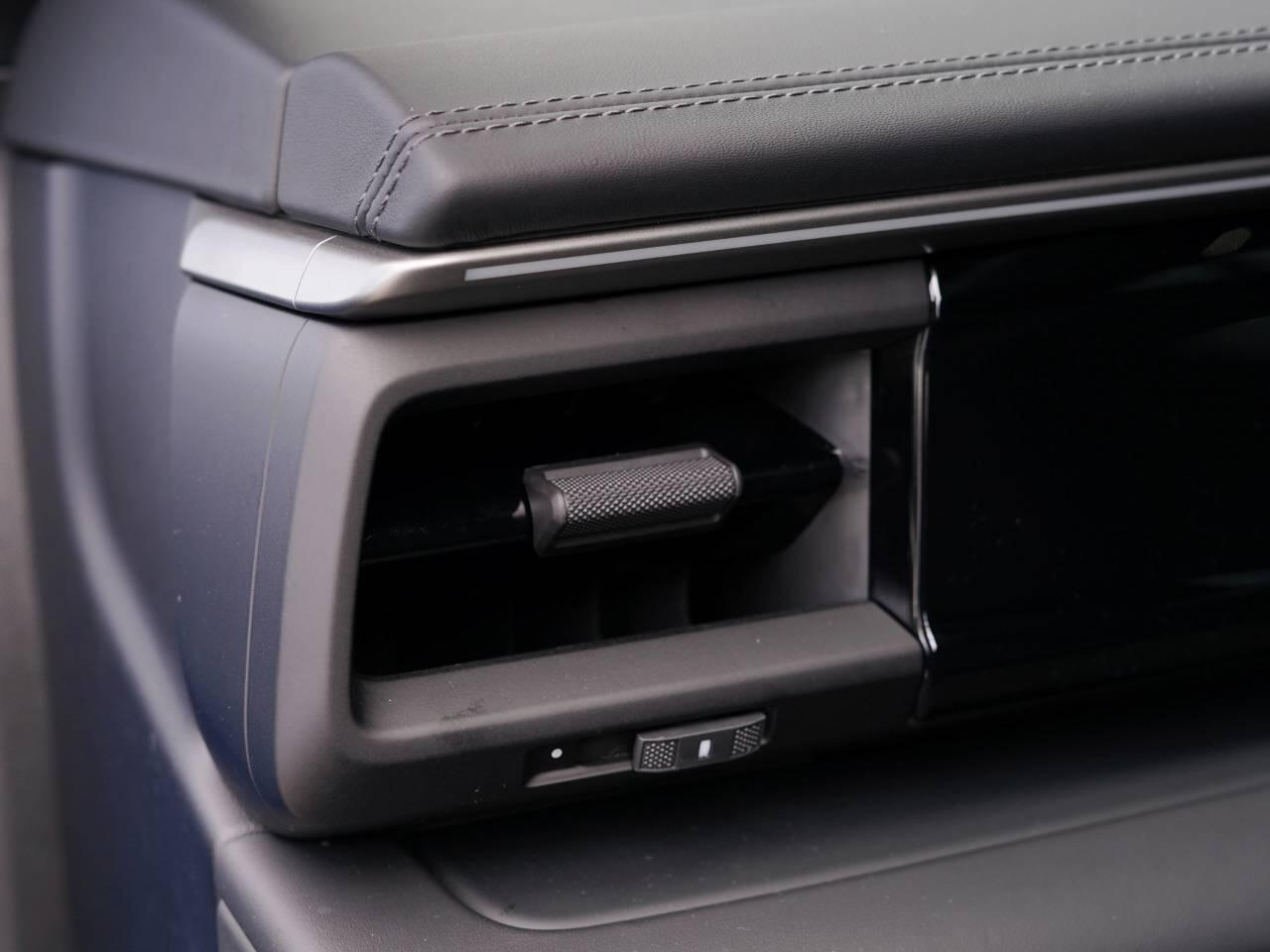 Porsche Macan view 38