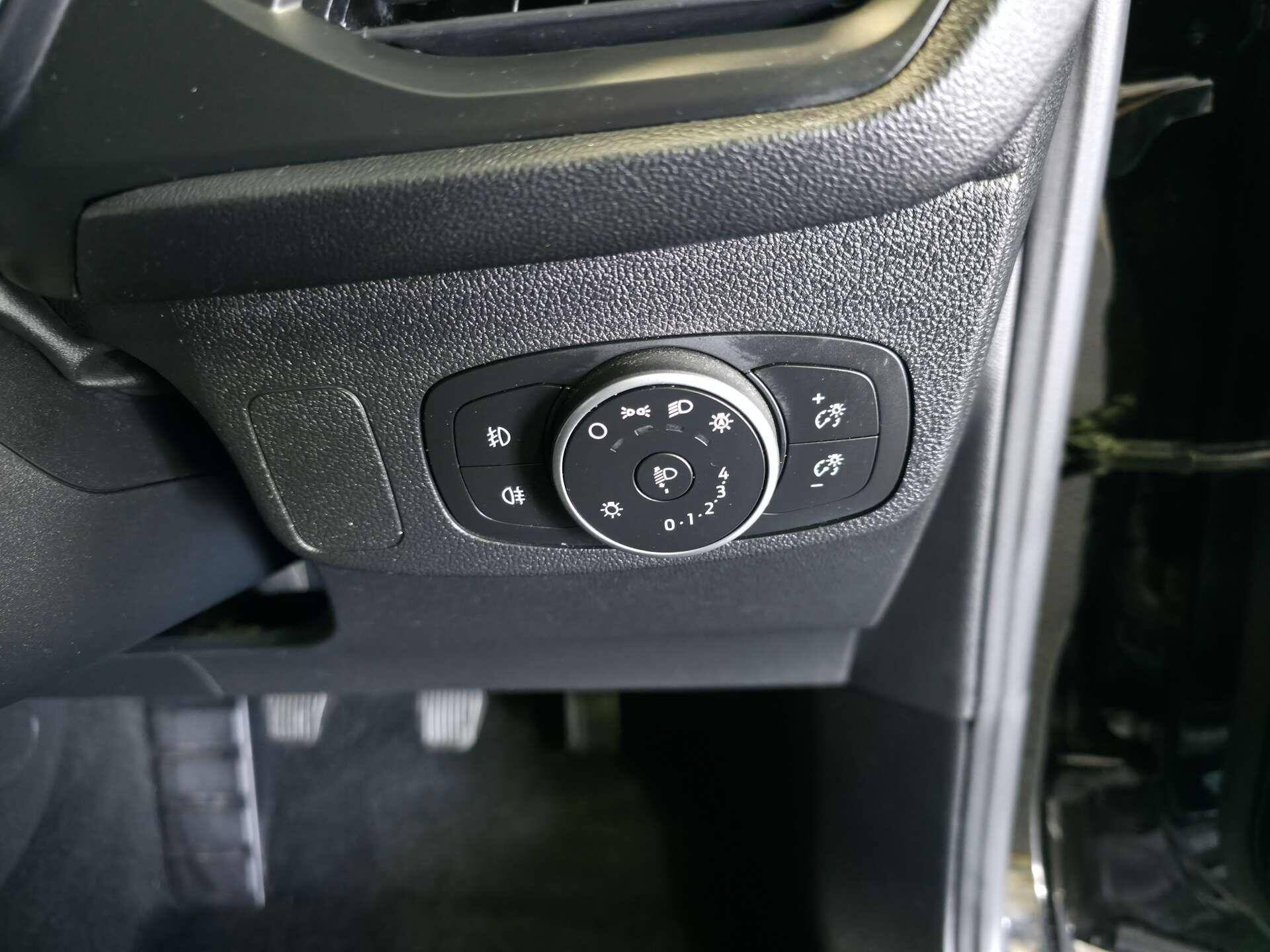 Ford Focus view 14