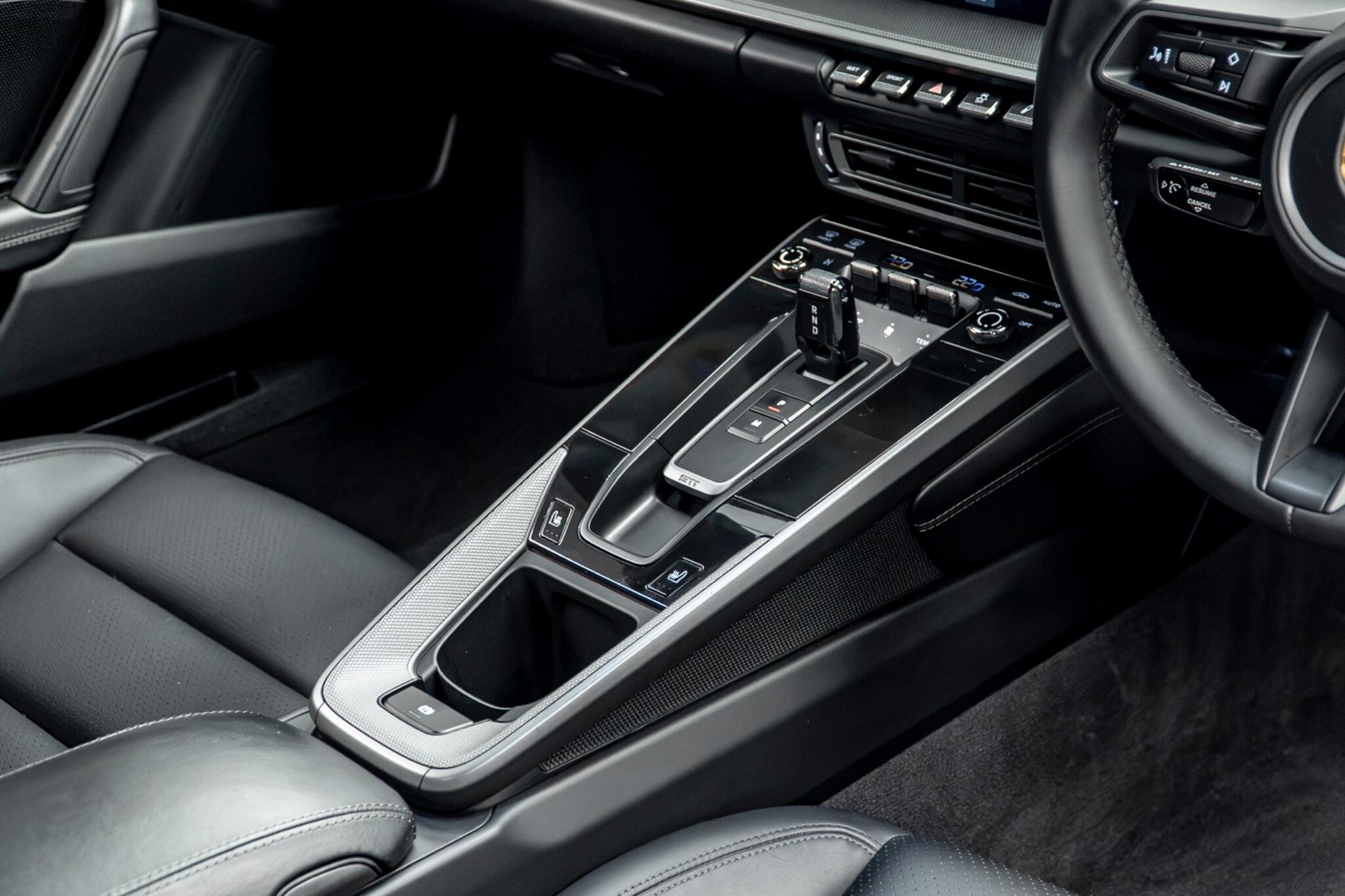 Porsche 911 view 34