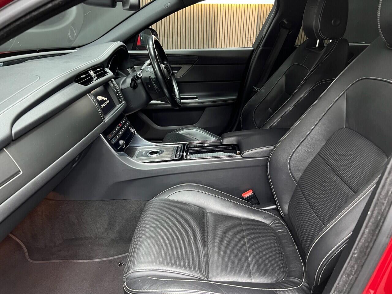 Jaguar XF view 27