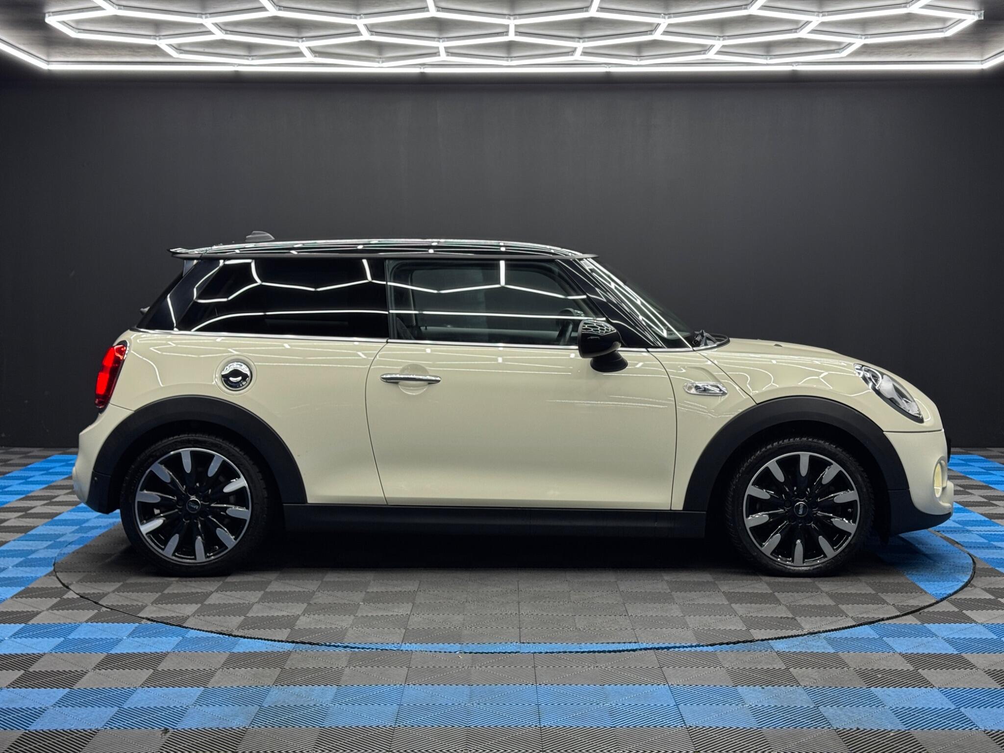 MINI Hatch view 4