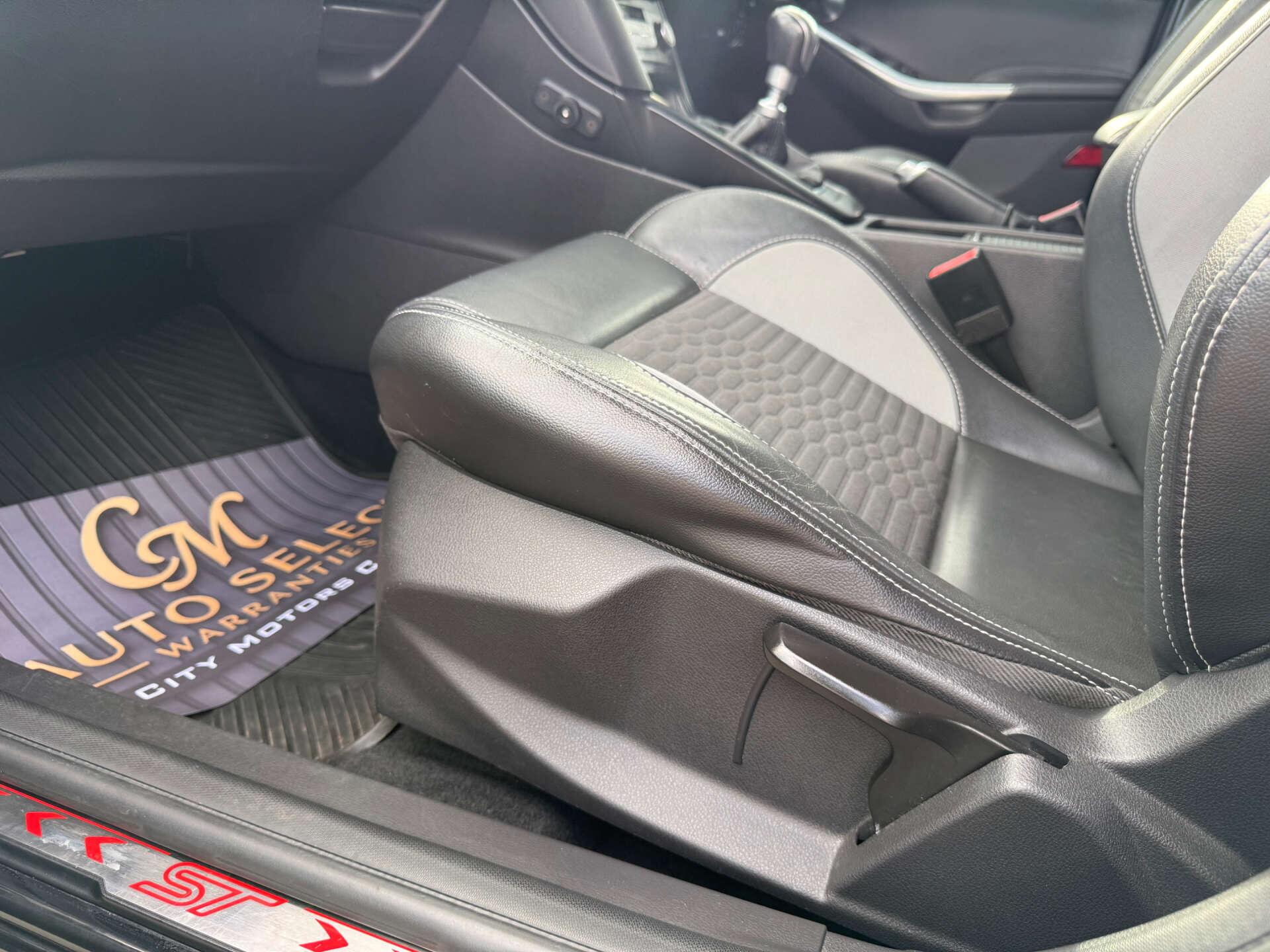 Ford Focus view 74