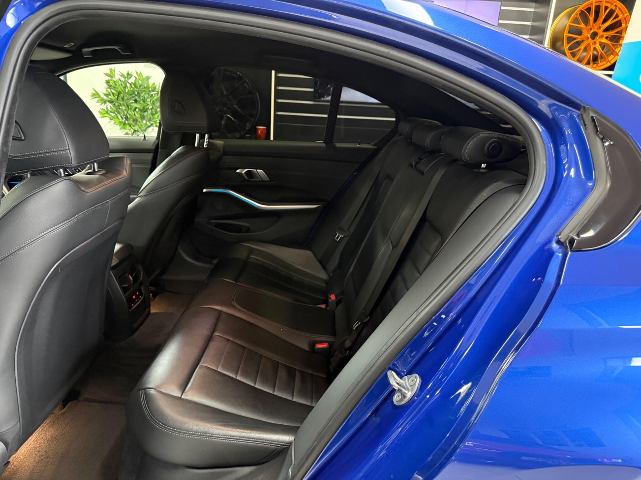 BMW 3 Series view 29