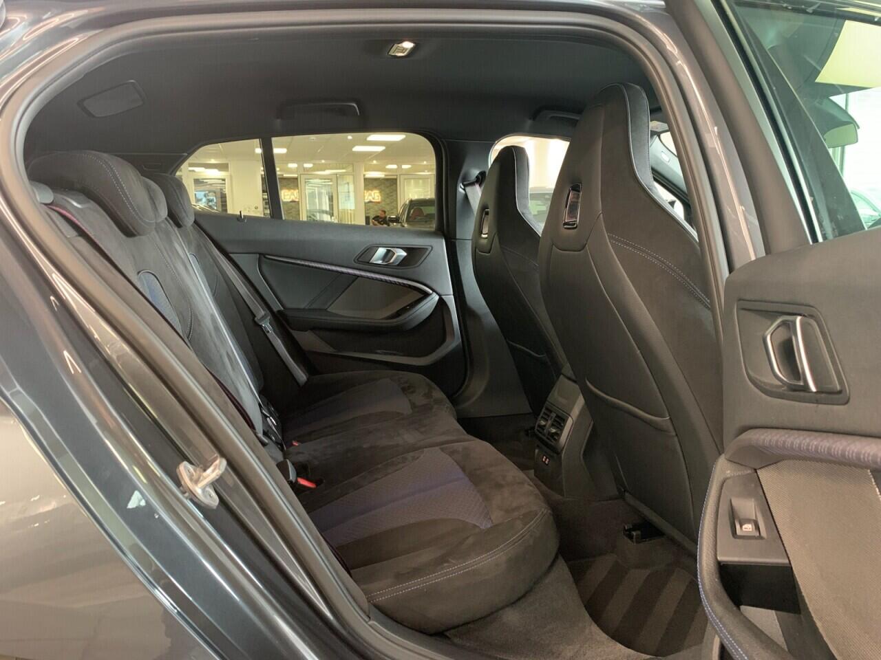 BMW 1 Series view 23