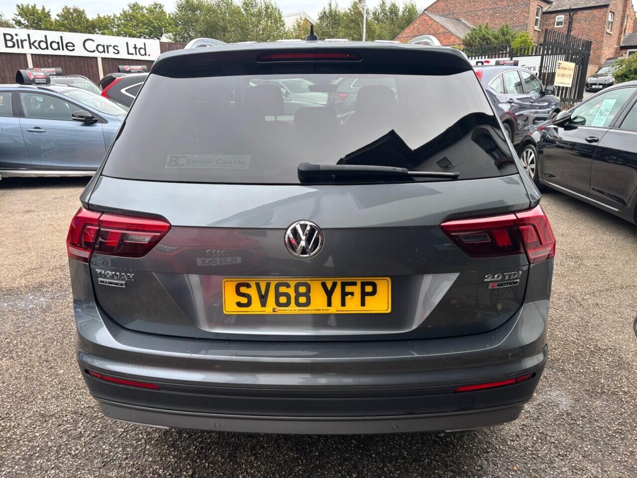Volkswagen Tiguan Allspace view 5