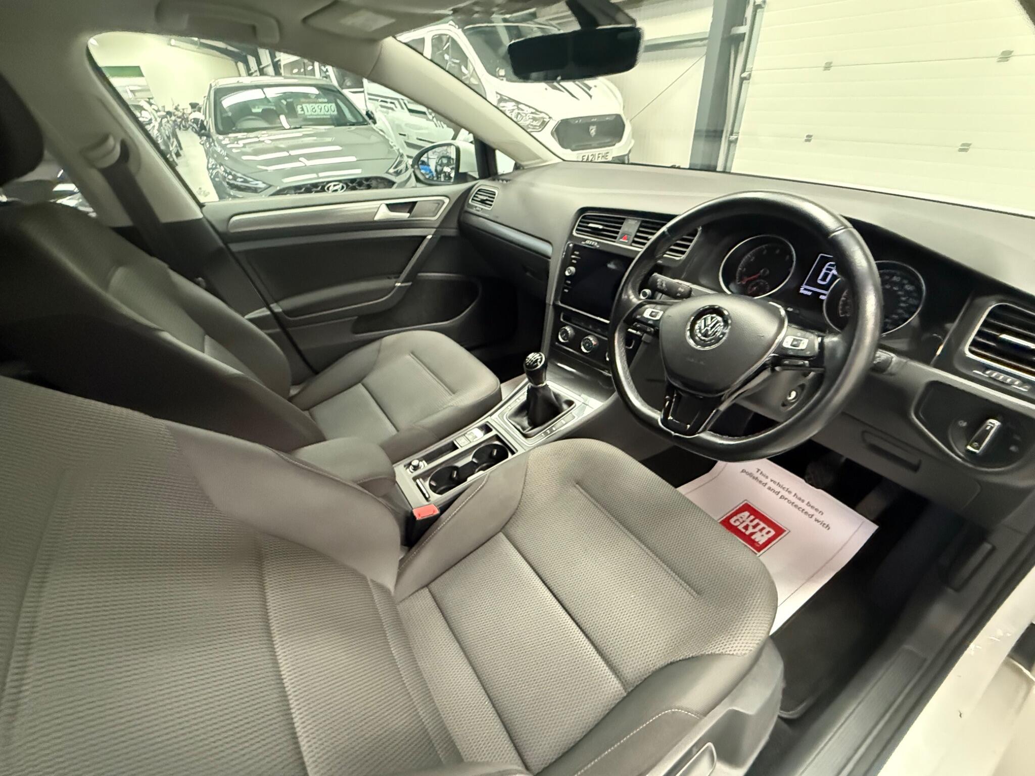Volkswagen Golf view 28