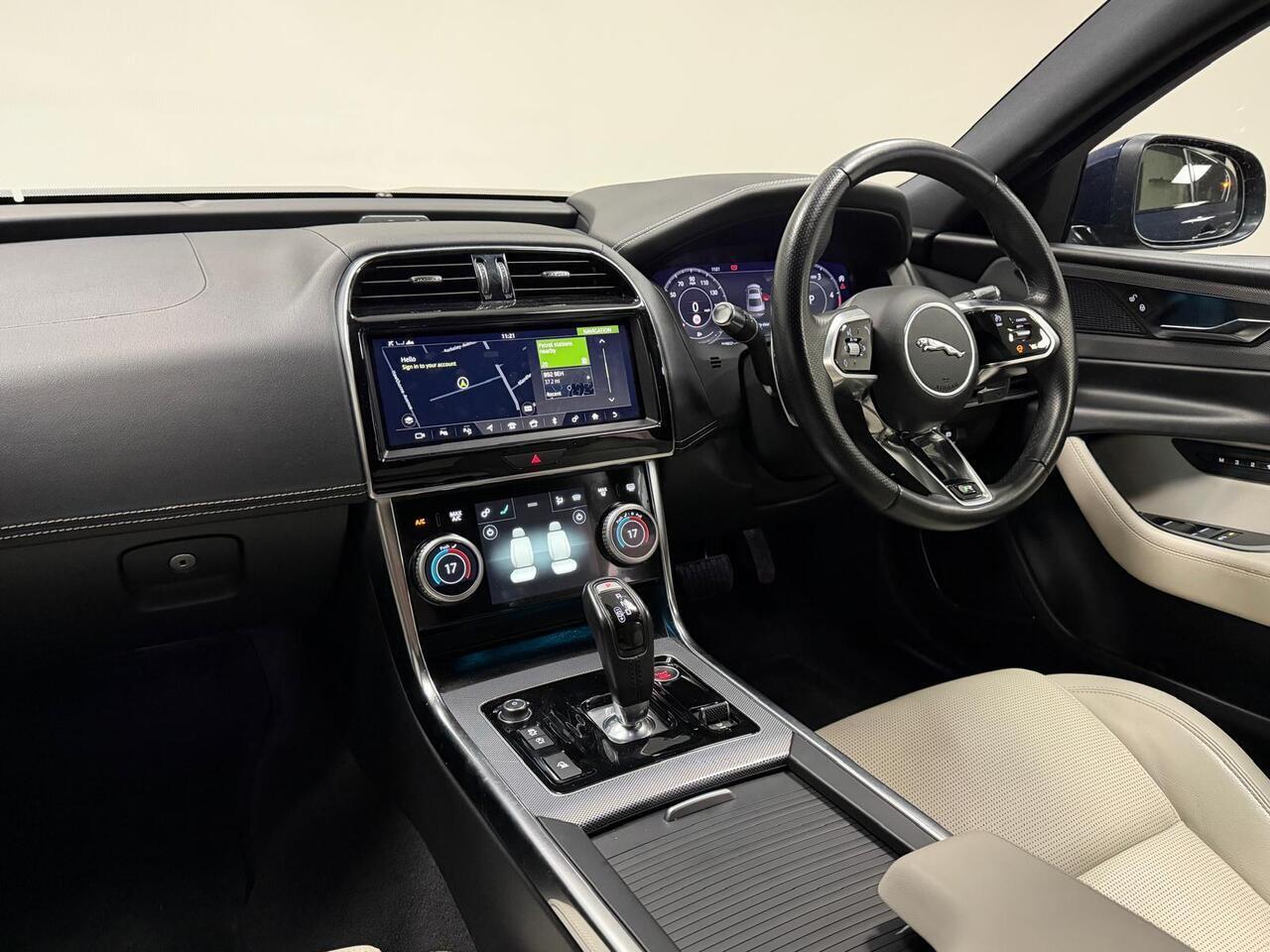 Jaguar Xe view 11