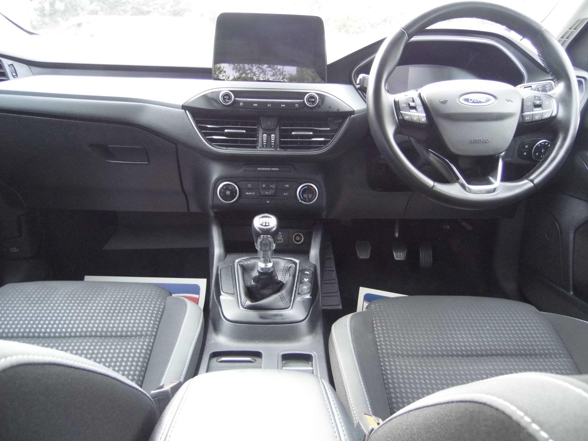 Ford Focus view 9