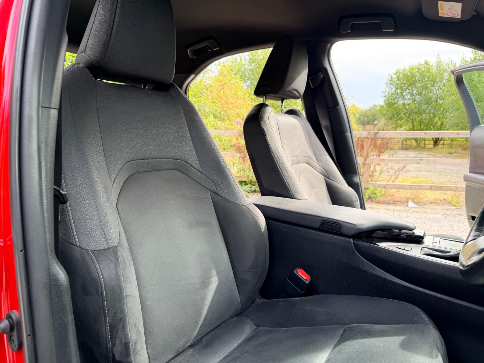 Lexus Ux view 15