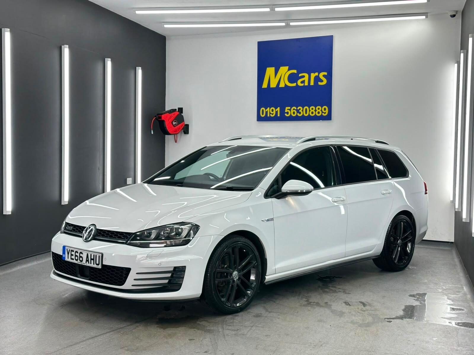 Volkswagen Golf view 3
