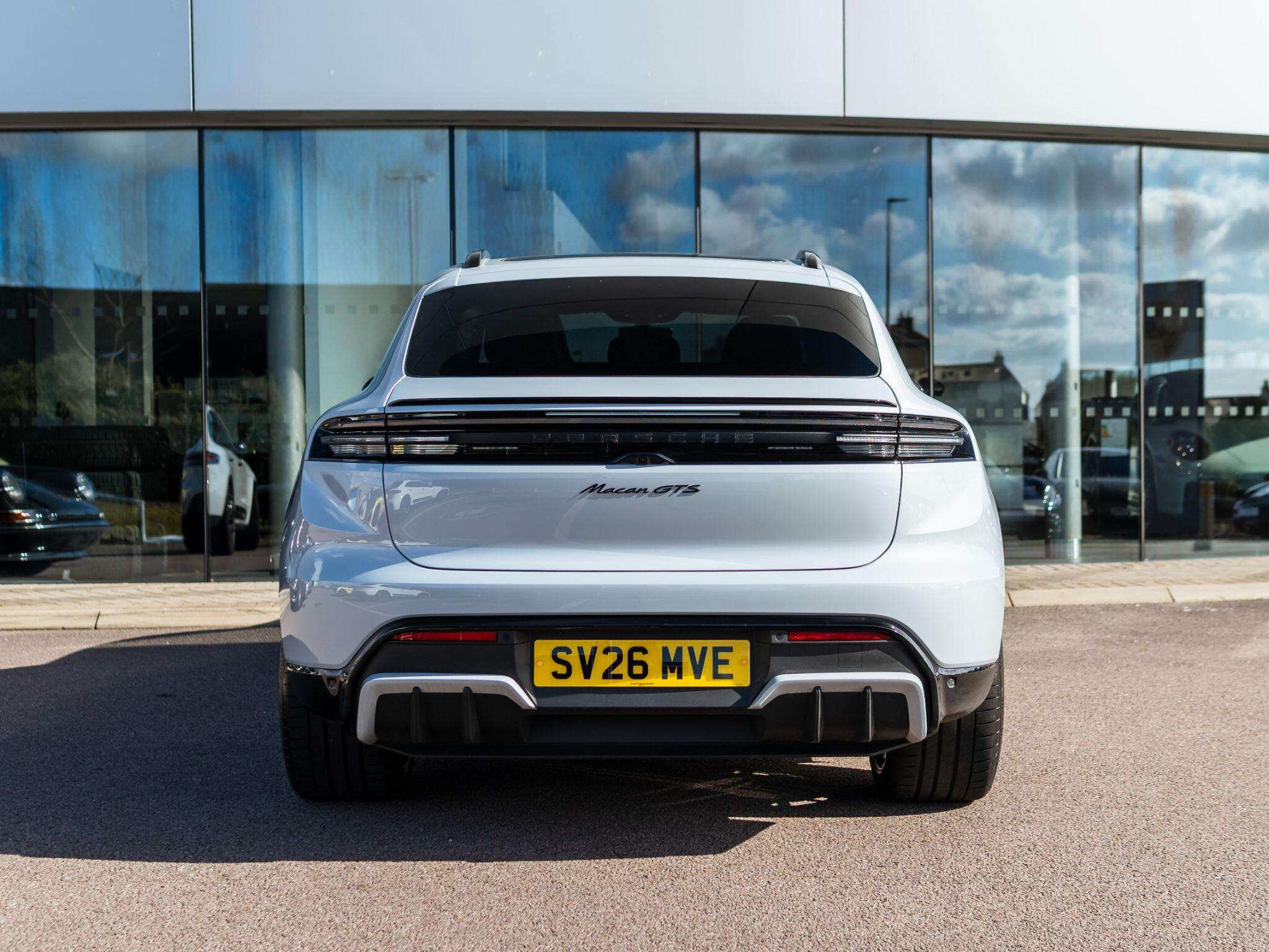 Porsche Macan view 8