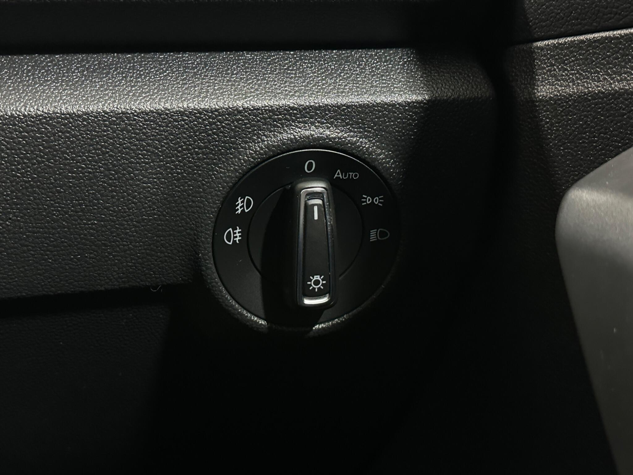 Volkswagen T-Roc view 18