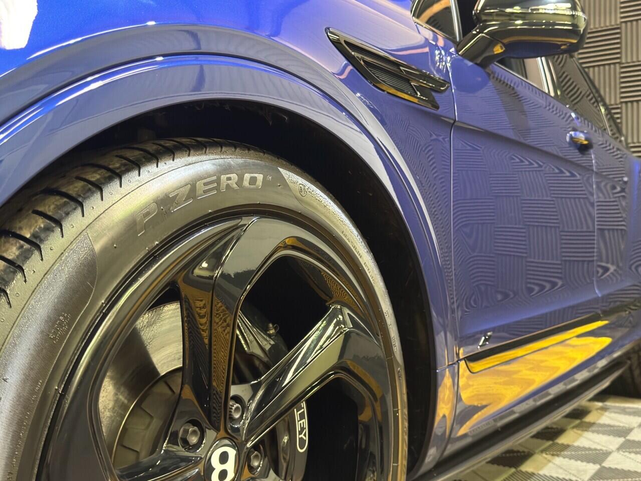 Bentley Bentayga view 26