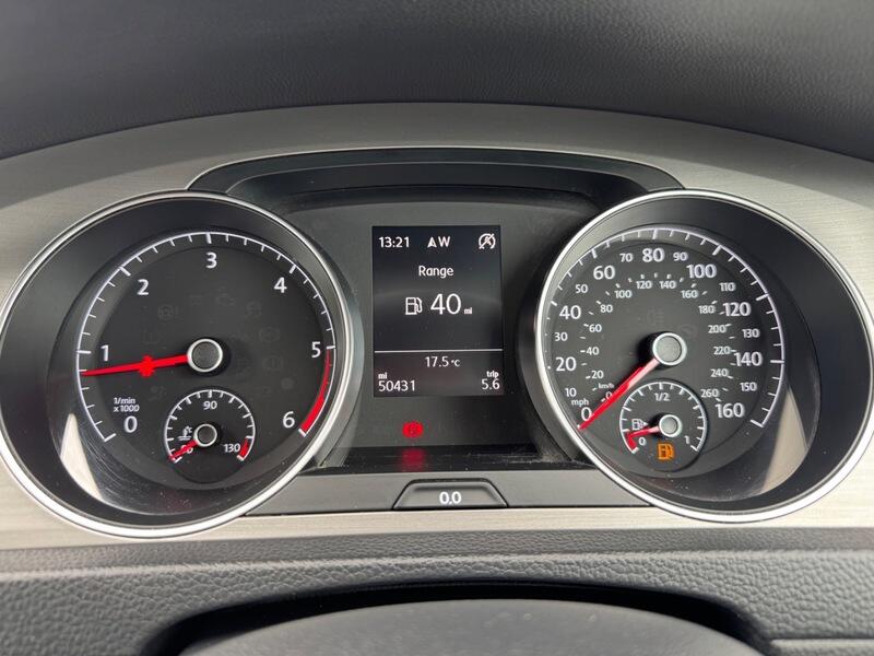 Volkswagen Golf view 17