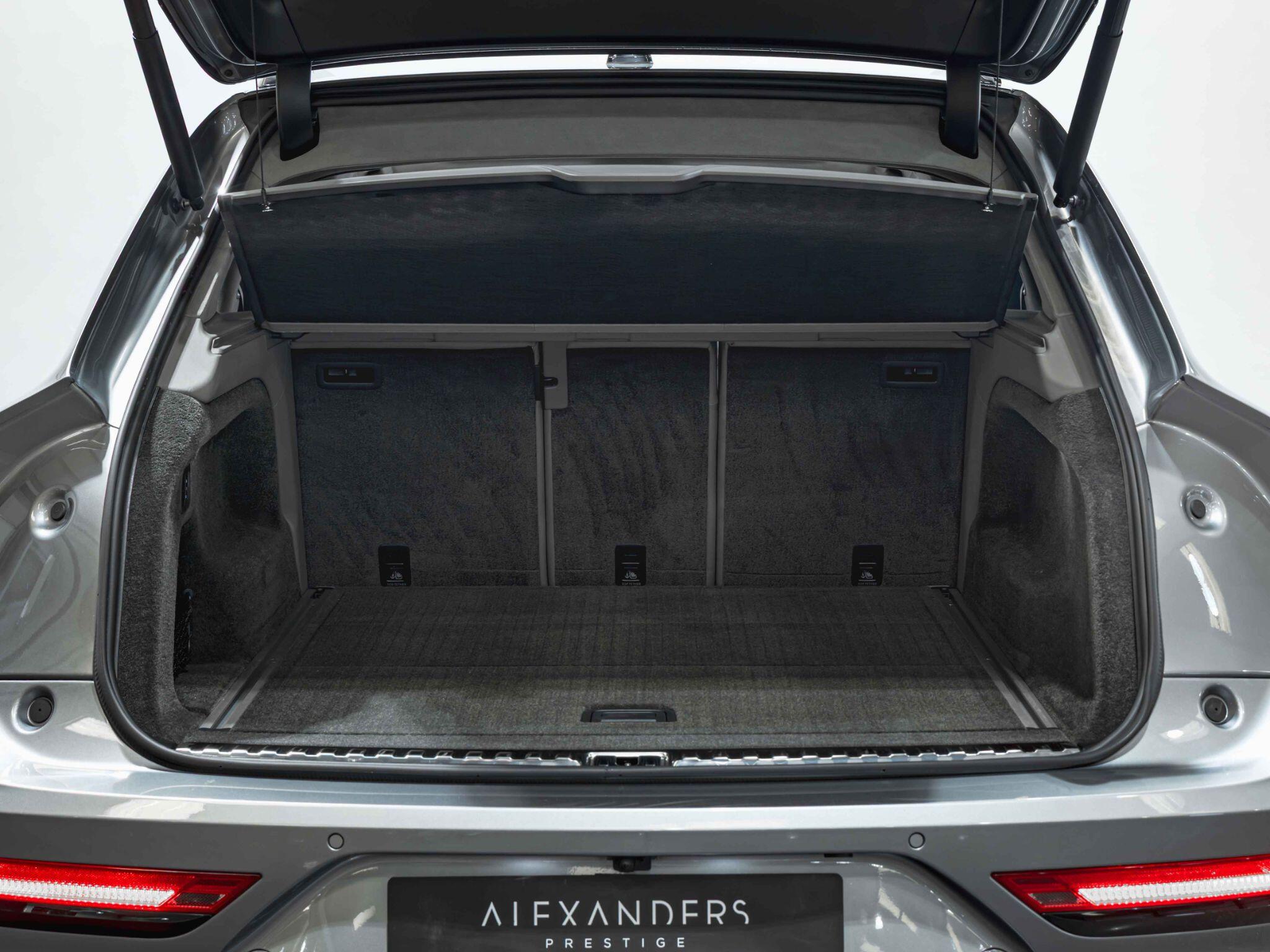 Bentley Bentayga view 34