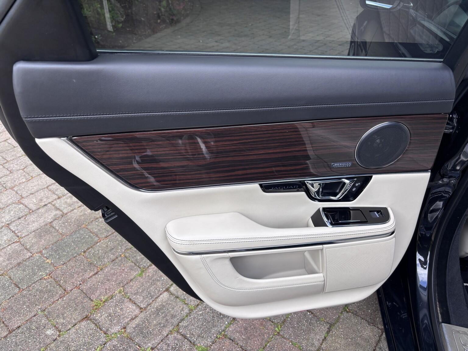 Jaguar XJ view 19